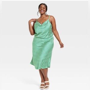 NWT AVA & VIV Cowl Slip Geo Green and White